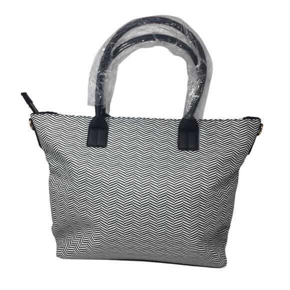Trina Turk Optical Illusion Black & White Chevron 2 Way Tote NWT - Picture 2 of 16